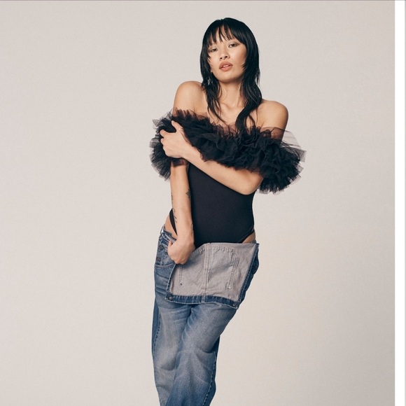 NWT FREE PEOPLE Big Love Black Ruffle Off the Shoulder Bodysuit size X Small - Picture 5 of 9